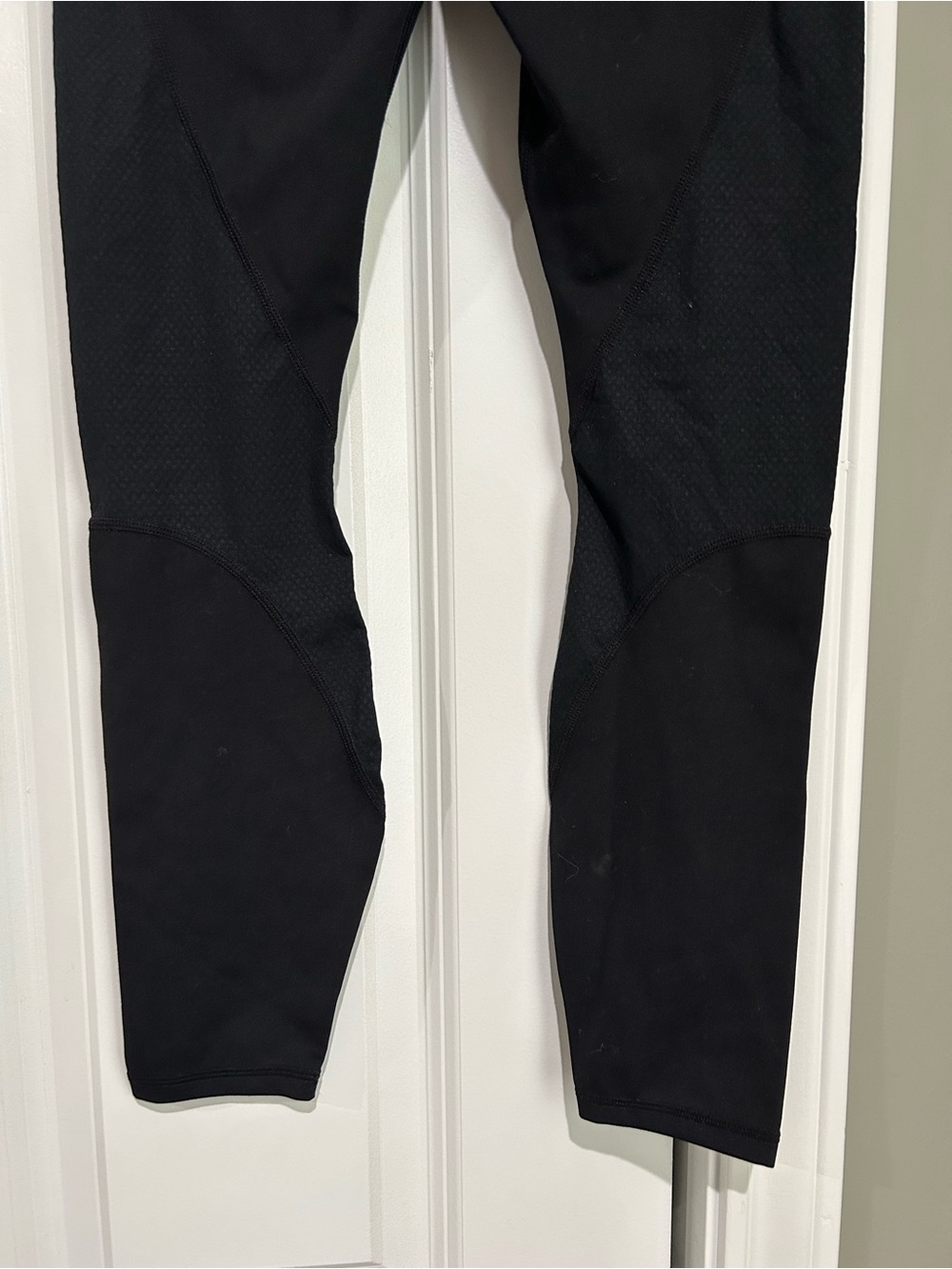 HALARA Black High-Rise Mesh-Panel Leggings - Picture 6 of 7